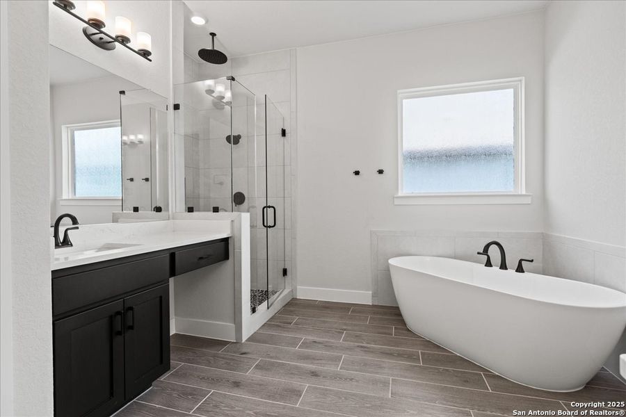 Furnished interior view inside a new home in Village at Three Oaks, Seguin (Image 9). Furnished interior view inside a new home in Village at Three Oaks, Seguin (Image 9).