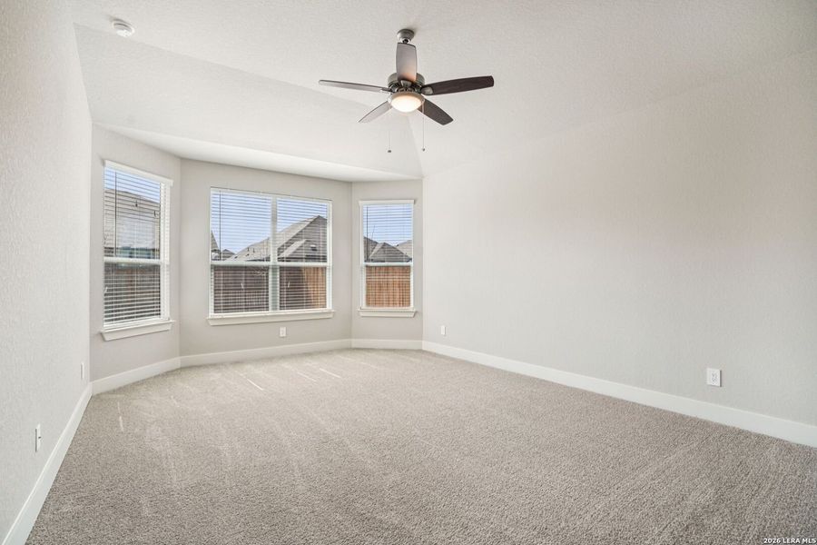 Spacious, unfurnished interior of a new home in Estancia Ranch - Classic Series, San Antonio (Image 27).