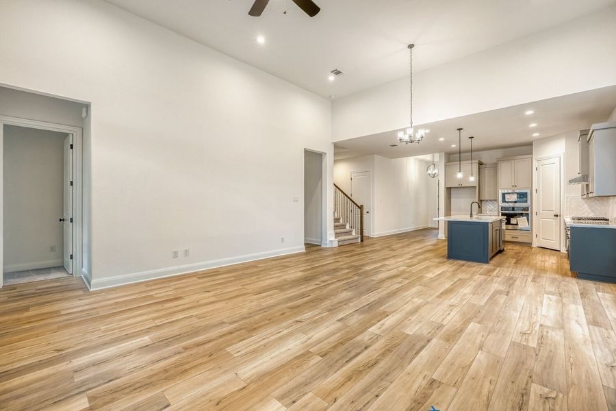 Spacious, unfurnished interior of a new home in 6 Creeks, Kyle (Image 8).
