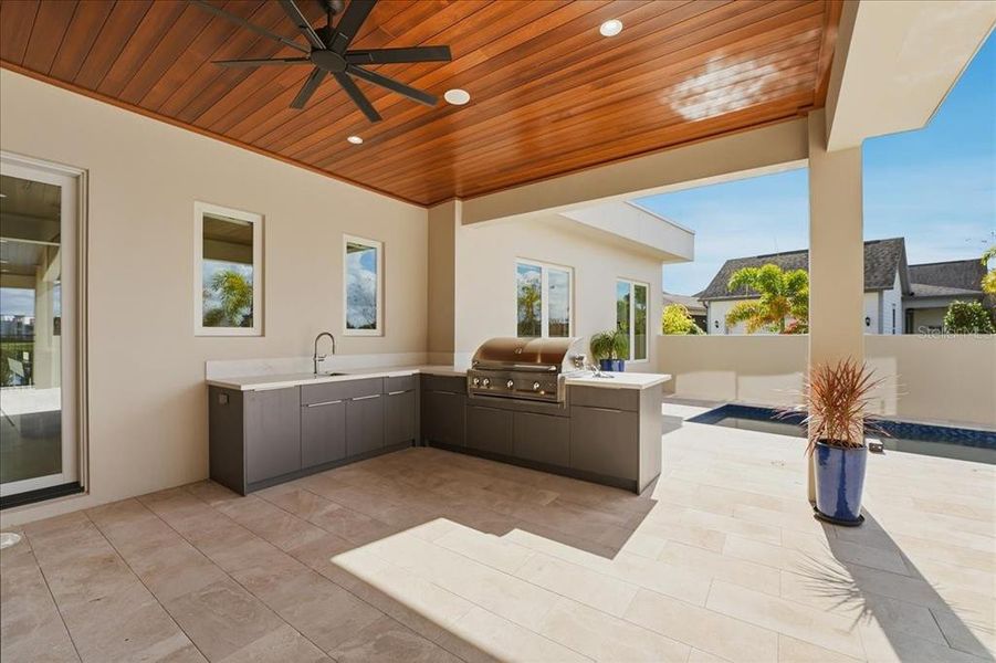 Exterior details and patio area of a home in , Orlando (Image 39).