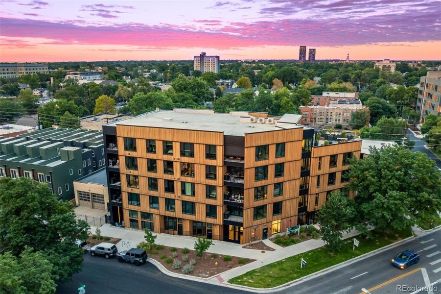 Condo located in Denver, CO showcasing its design and architecture (Image 3).