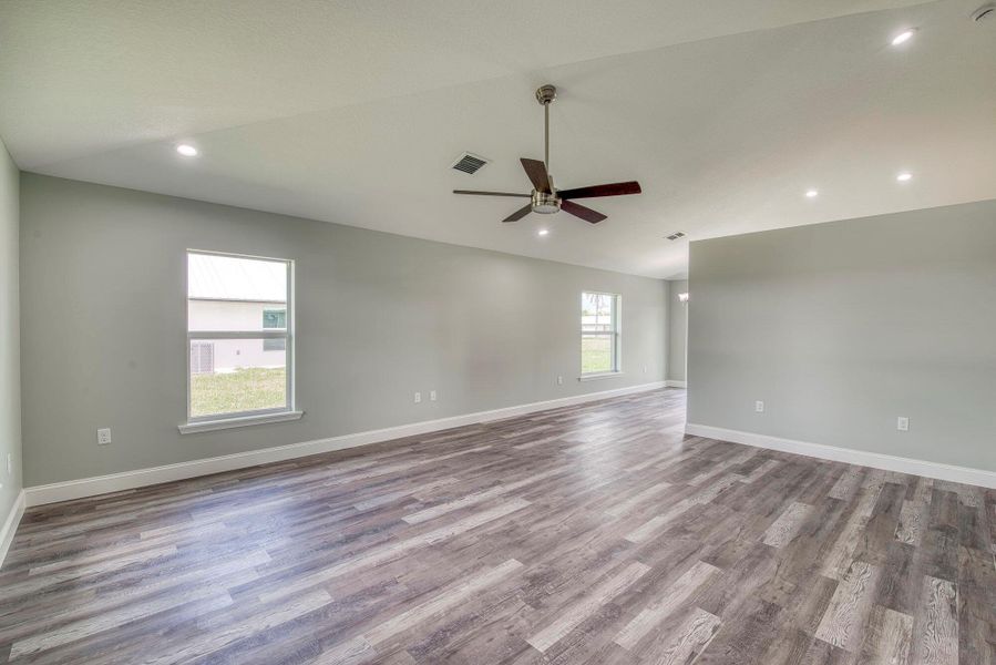 Spacious, unfurnished interior of a new home in , Okeechobee (Image 16).