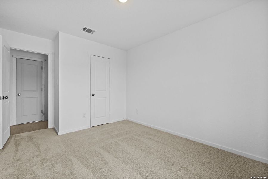 Spacious, unfurnished interior of a new home in Spring Grove, St. Hedwig (Image 14).