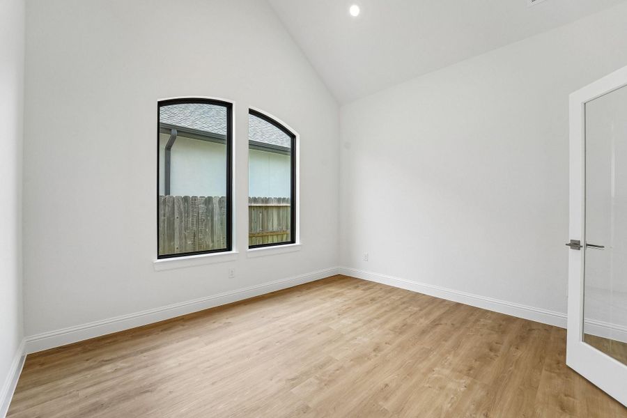 Spacious, unfurnished interior of a new home in Del Bello Lakes 60', Manvel (Image 38).