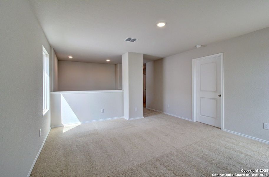 Spacious, unfurnished interior of a new home in Prairie Green, Converse (Image 10).