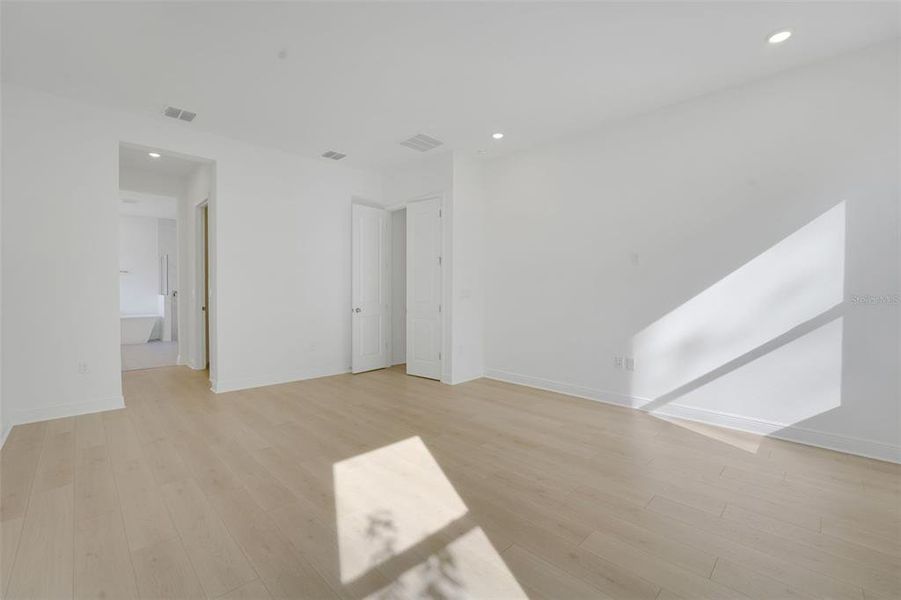 Spacious, unfurnished interior of a new home in Palms at Windermere, Windermere (Image 39).