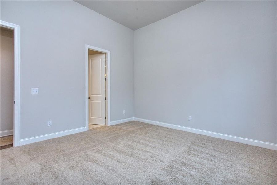 Spacious, unfurnished interior of a new home in , Homer (Image 18).