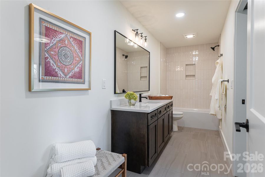 Lower guest ensuite 3