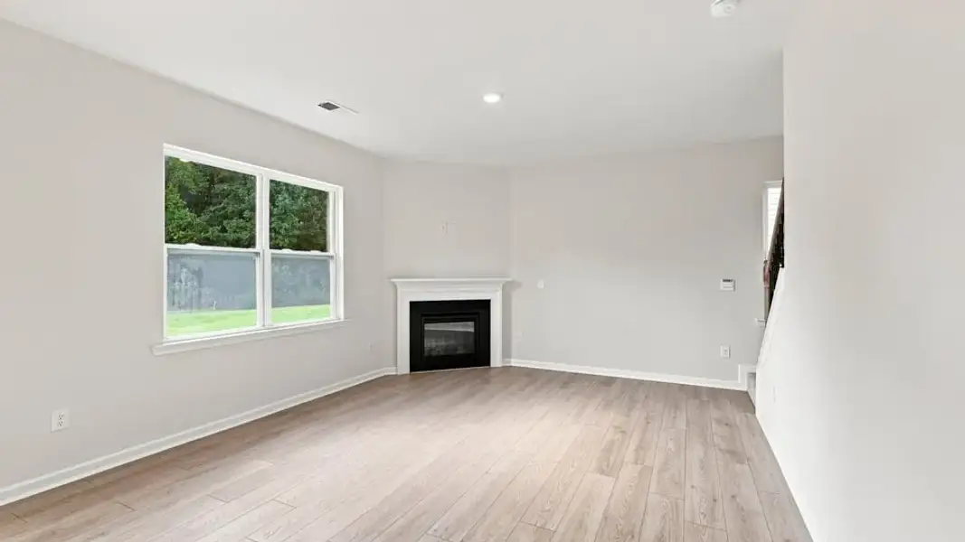 Spacious, unfurnished interior of a new home in Rocky River Ridge, Anderson (Image 17).