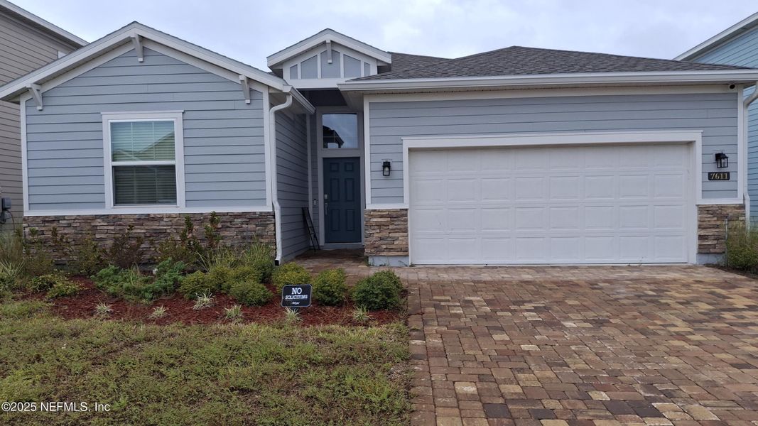Exterior details and patio area of a home in , Jacksonville (Image 16).
