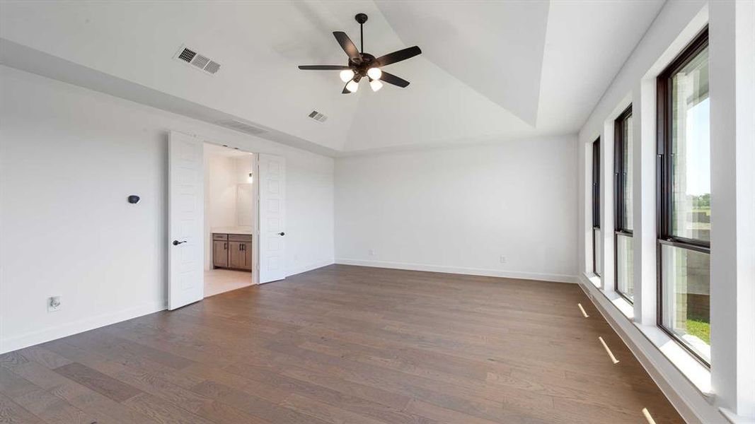 Spacious, unfurnished interior of a new home in Terraces 82'/100', Rockwall (Image 20).