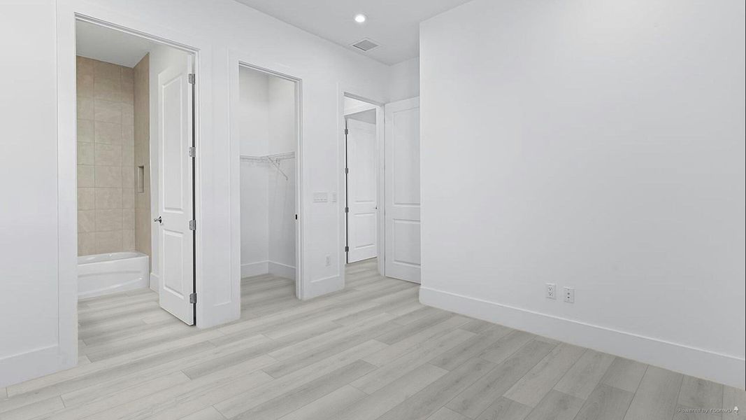 Spacious, unfurnished interior of a new home in Mosaic, Port St. Lucie (Image 11).