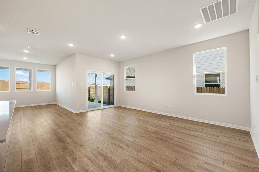 Spacious, unfurnished interior of a new home in Patterson Ranch, Georgetown (Image 38).