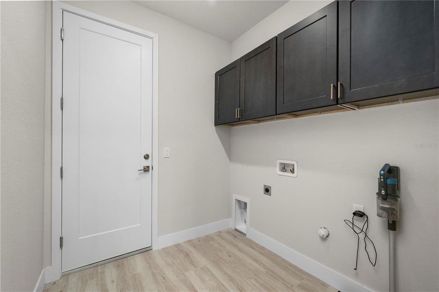 Spacious, unfurnished interior of a new home in , Punta Gorda (Image 21).