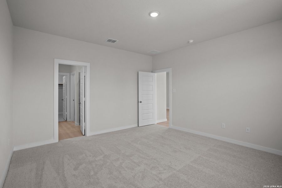 Spacious, unfurnished interior of a new home in Mesa Vista, San Antonio (Image 25).