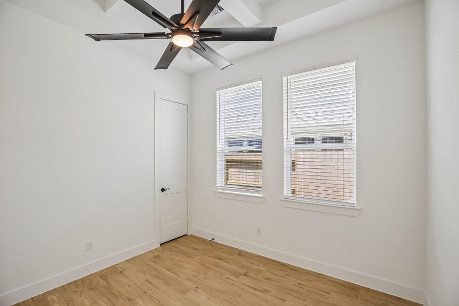 Spacious, unfurnished interior of a new home in , Mont Belvieu (Image 28).
