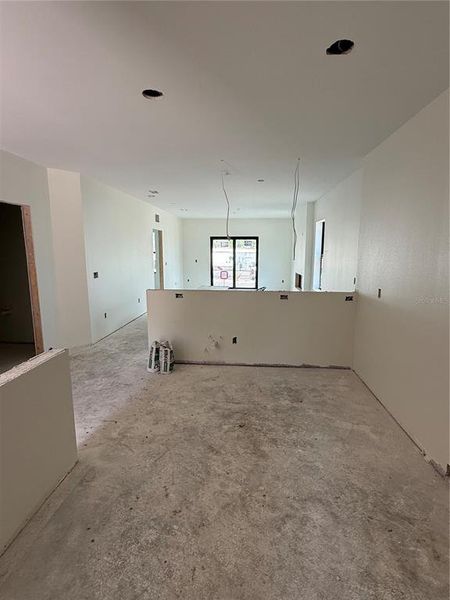 Spacious, unfurnished interior of a new home in , Ocala (Image 21).