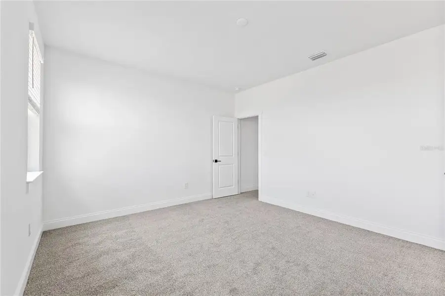 Spacious, unfurnished interior of a new home in Osprey Ranch, Winter Garden (Image 31).