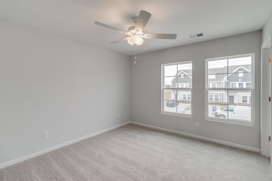 Spacious, unfurnished interior of a new home in Astoria, Columbia (Image 20).