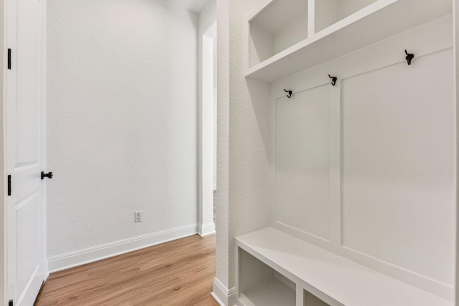 Spacious, unfurnished interior of a new home in 6 Creeks, Kyle (Image 14).