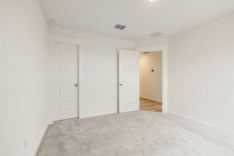 Spacious, unfurnished interior of a new home in River Ranch, Dayton (Image 33).