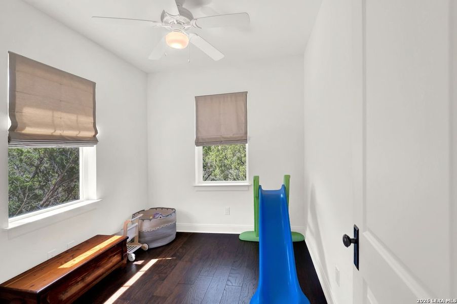 Furnished interior view inside a new home in , Bandera (Image 29).