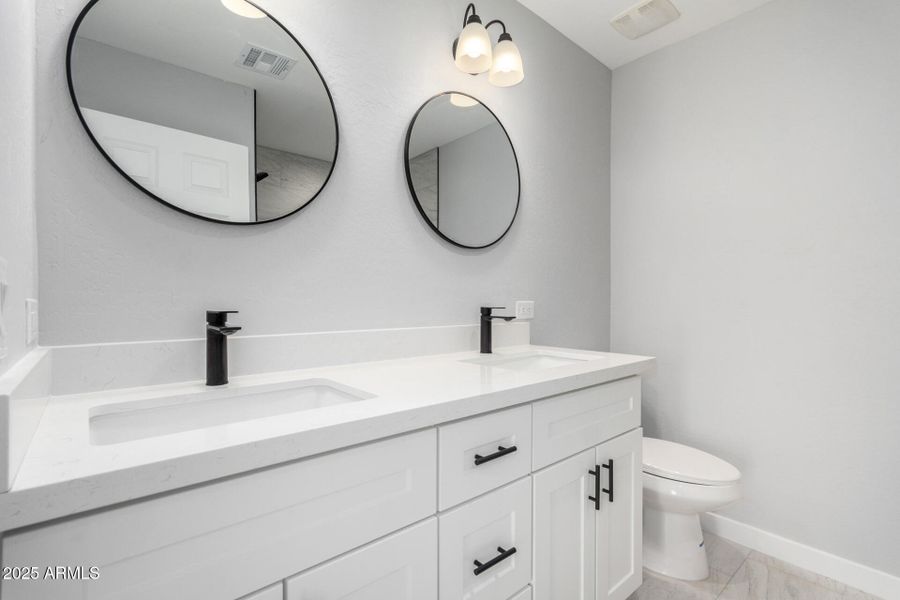 Main bathroom vanity