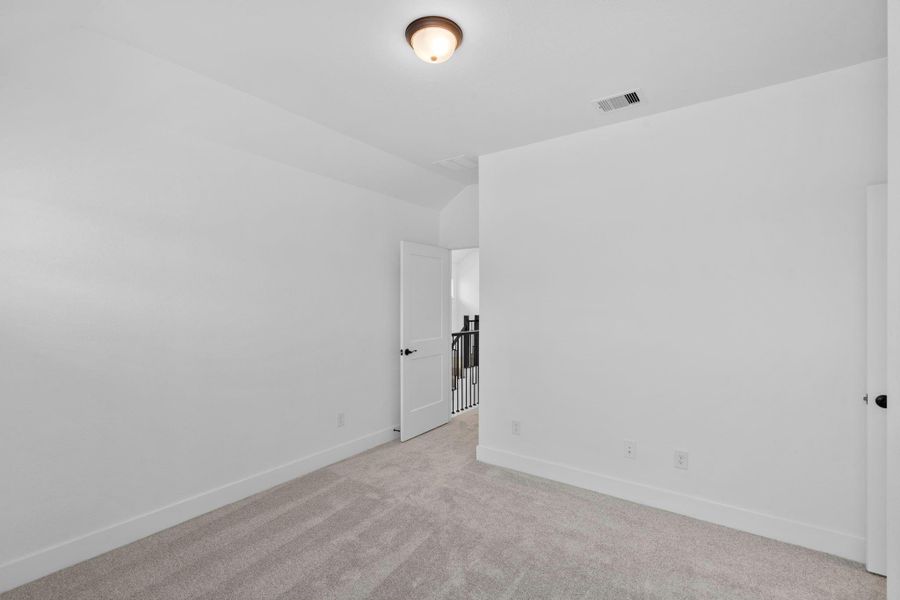 Spacious, unfurnished interior of a new home in Evergreen, Conroe (Image 19).