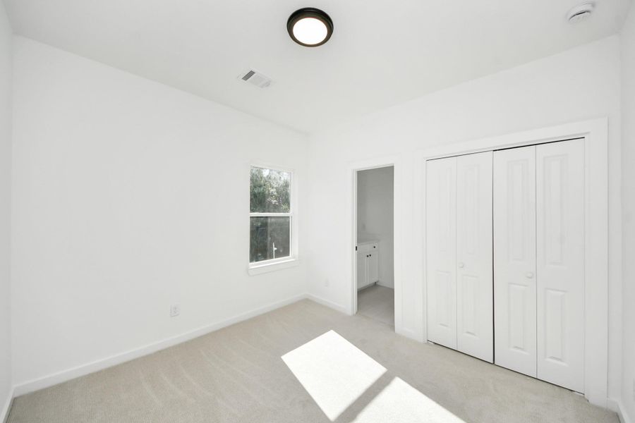 Spacious, unfurnished interior of a new home in , Houston (Image 22).