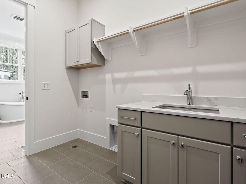 025-1280x960-laundry-room