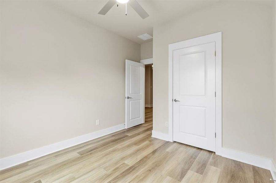 Spacious, unfurnished interior of a new home in , Sherman (Image 36).
