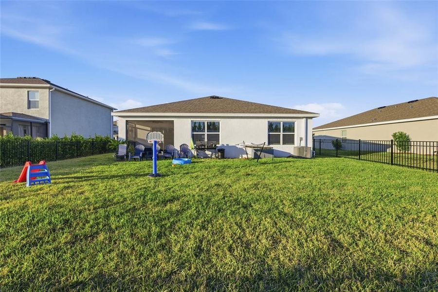 Exterior details and patio area of a home in , Bradenton (Image 34).