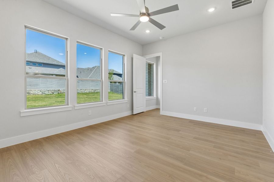 Spacious, unfurnished interior of a new home in Painted Tree Lakeside, McKinney (Image 21).