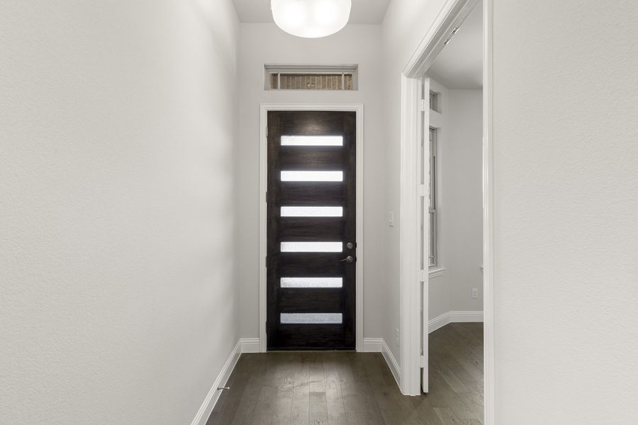 Spacious, unfurnished interior of a new home in River Ranch, Van Alstyne (Image 13).