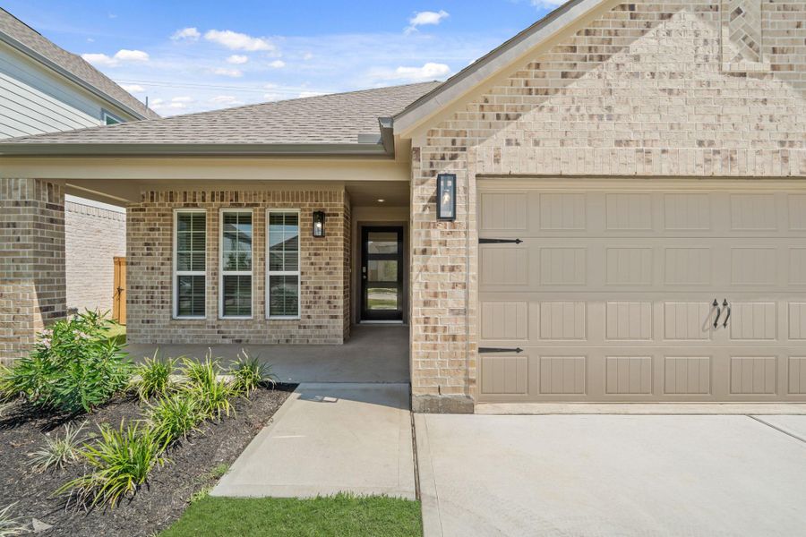 Exterior details and patio area of a home in Sunterra North, Katy (Image 18).