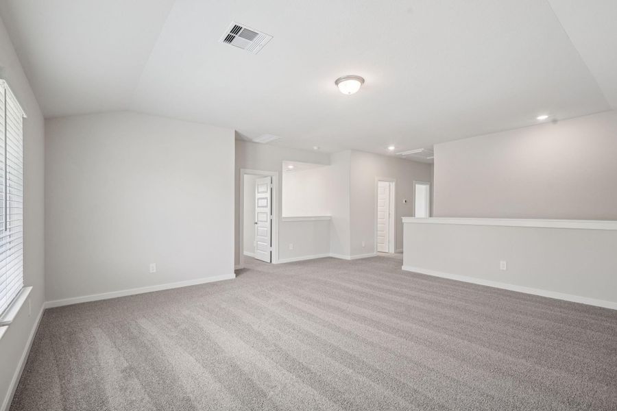 Spacious, unfurnished interior of a new home in Kingdom Heights, Rosenberg (Image 42).