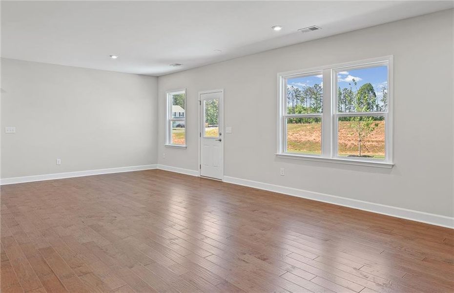 Spacious, unfurnished interior of a new home in Anderson Point, McDonough (Image 10).