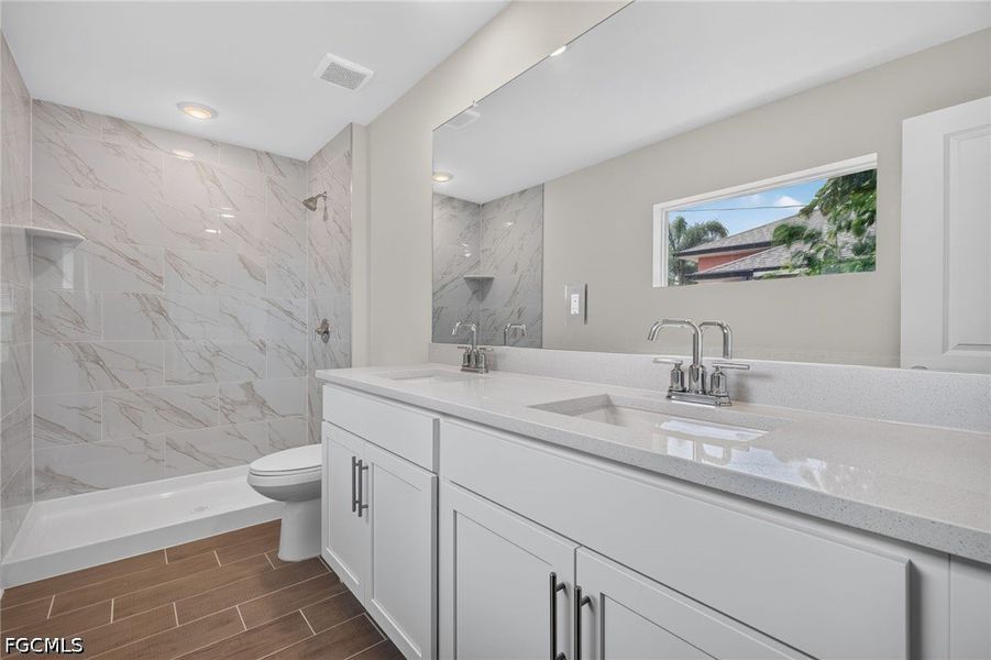 Furnished interior view inside a new home in Cape Coral, Cape Coral (Image 7).