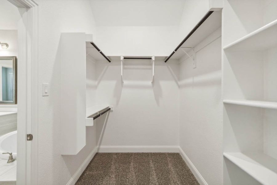 Spacious, unfurnished interior of a new home in Oaks of North Grove, Waxahachie (Image 38).