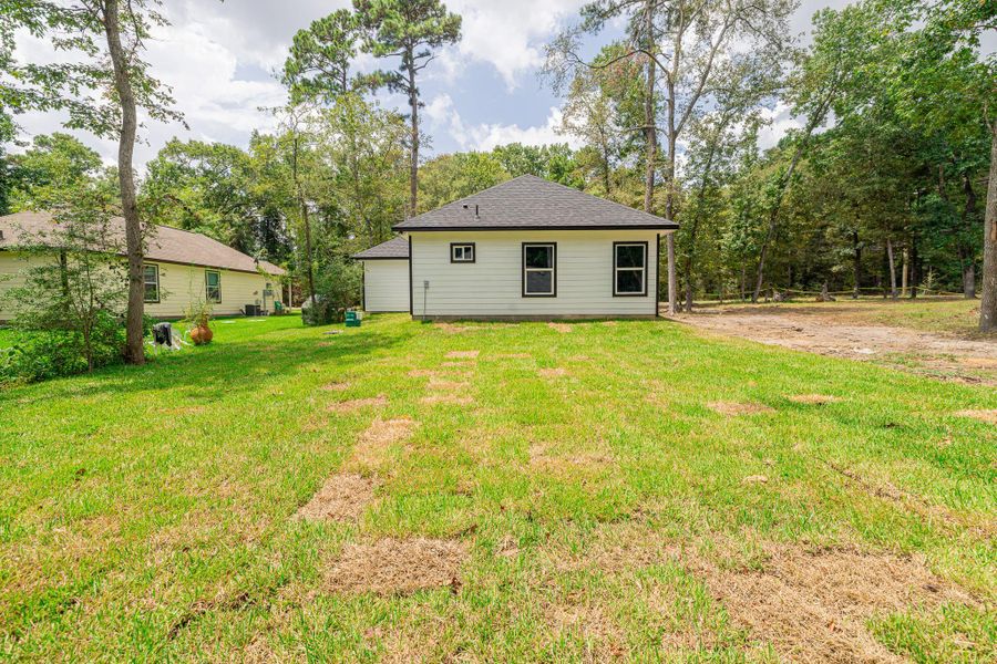 Front exterior of a new home in , Willis, TX, highlighting curb appeal (Image 19). Front exterior of a new home in , Willis, TX, highlighting curb appeal (Image 19).
