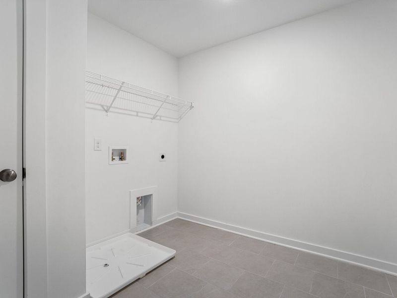 Spacious, unfurnished interior of a new home in Calista Farms, White House (Image 27).