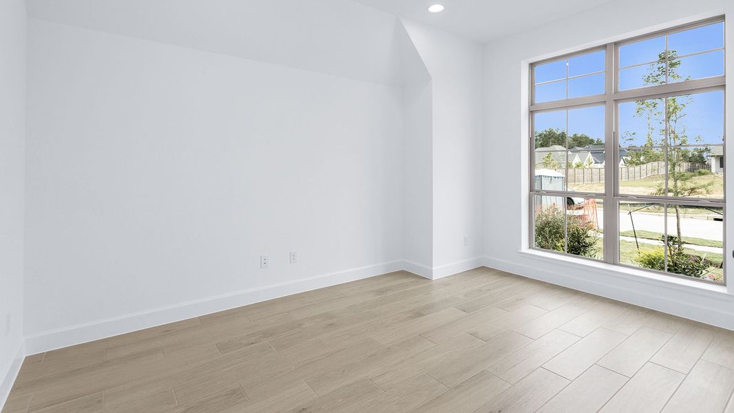 Spacious, unfurnished interior of a new home in Evergreen, Conroe (Image 22).