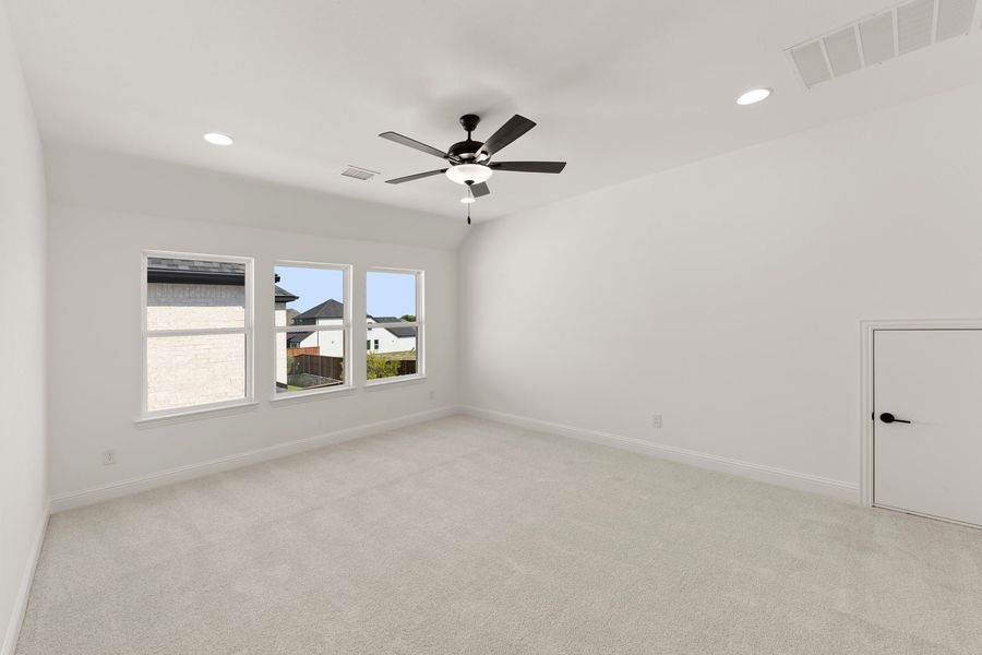 Spacious, unfurnished interior of a new home in Nelson Lake Estates, Rockwall (Image 19).
