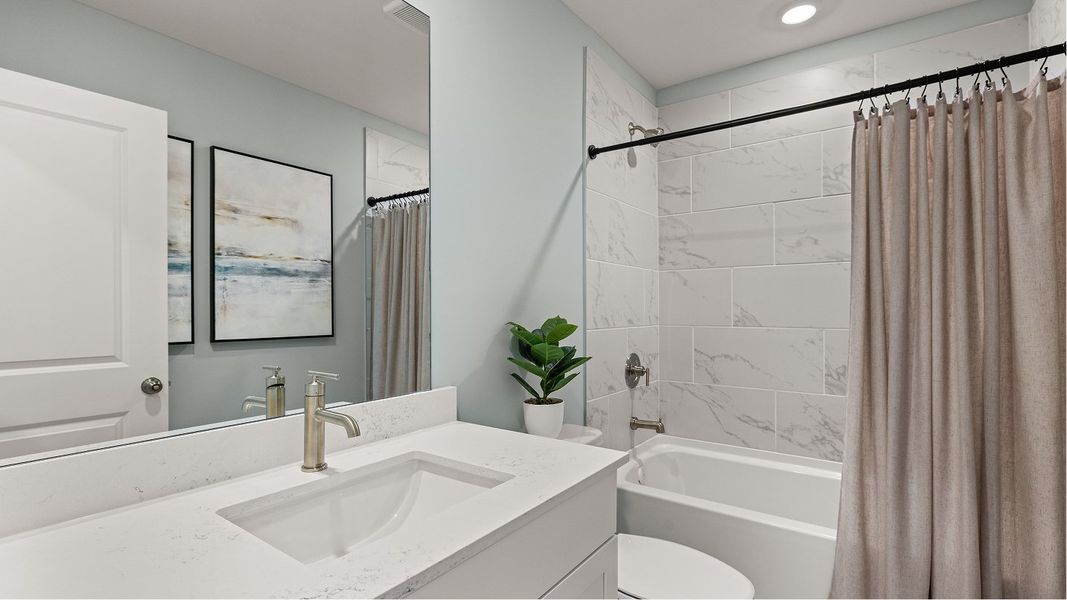 7932 Crestwood Opt Bath3 F2 091025