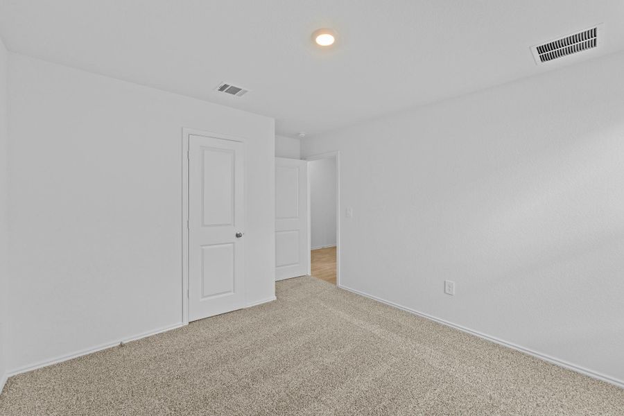 Spacious, unfurnished interior of a new home in Durango, Mustang Ridge (Image 26).