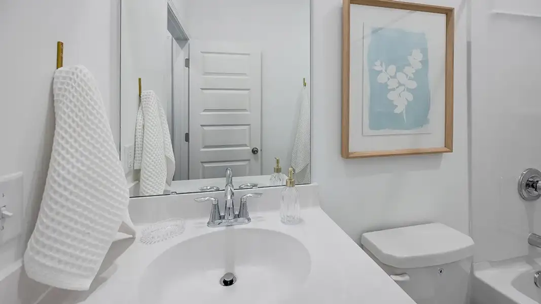 3565 Jasper Bath3 1of2 F1 Base3
