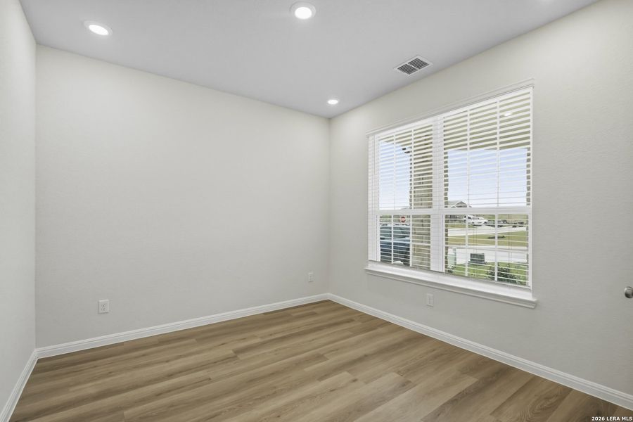 Spacious, unfurnished interior of a new home in Cinco Lakes, San Antonio (Image 20).