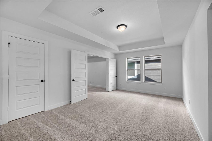 Spacious, unfurnished interior of a new home in Sienna, Missouri City (Image 16).