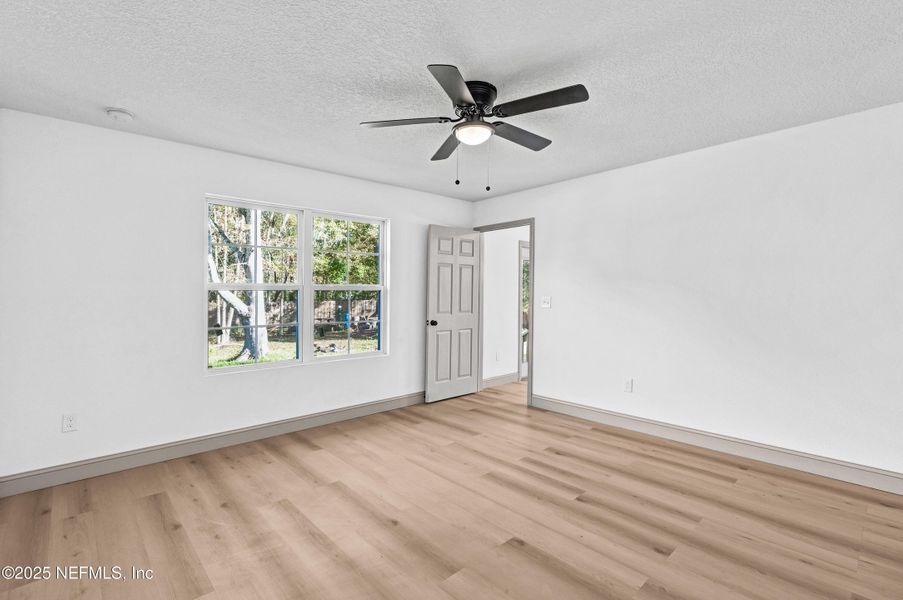 Spacious, unfurnished interior of a new home in , Jacksonville (Image 25).