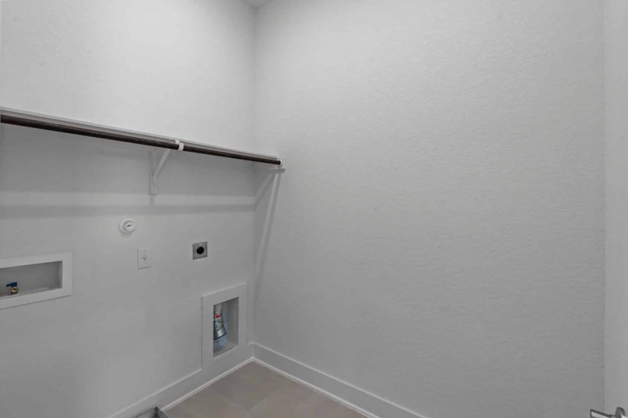 Spacious, unfurnished interior of a new home in Centero at Stone Oak, San Antonio (Image 15).